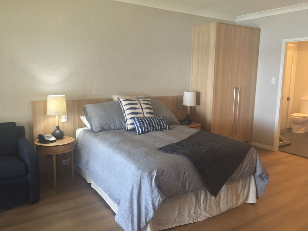 Moby Dick Waterfront Resort Motel 13/67