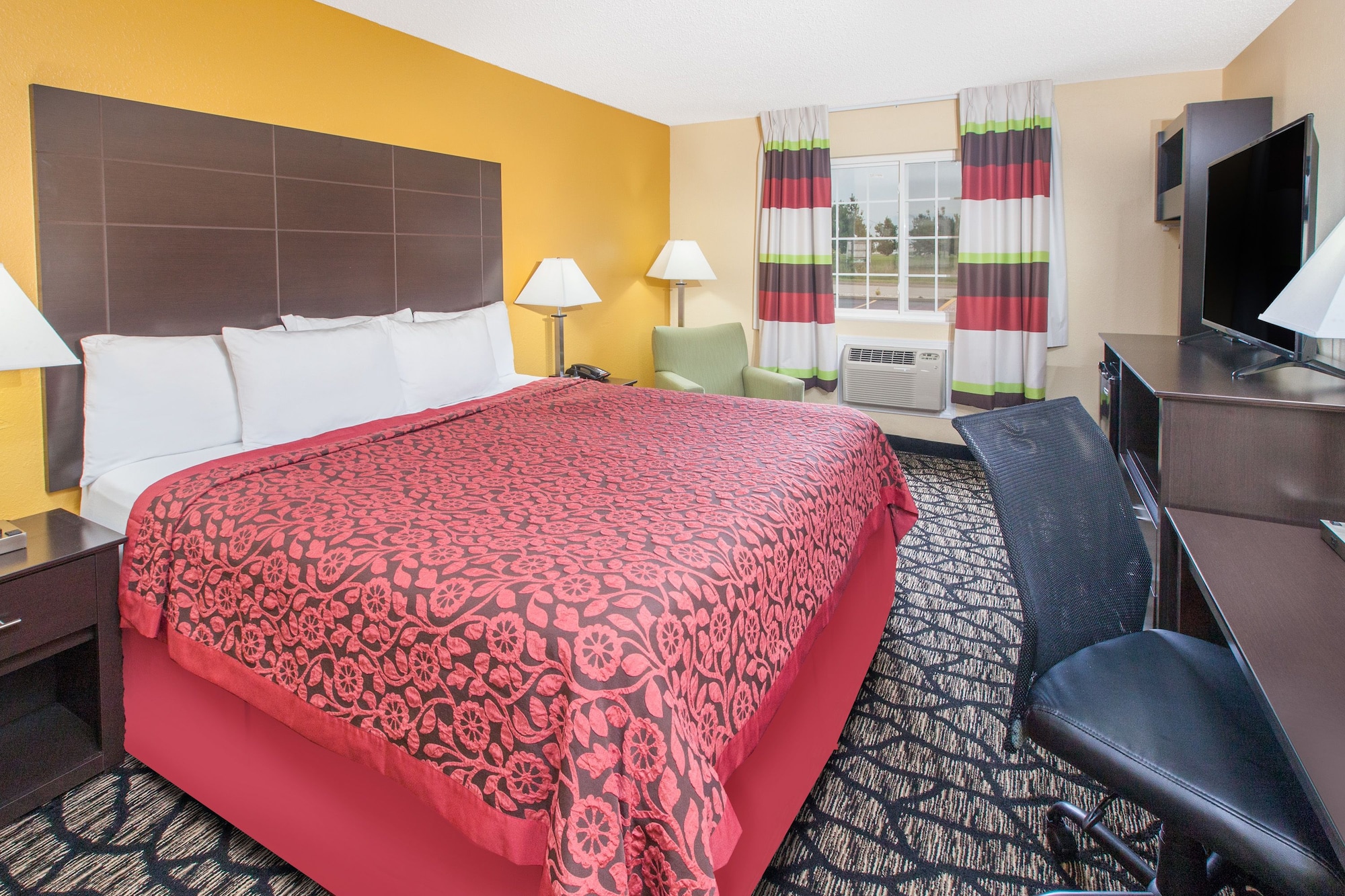 Room, King Bed, No Elevator