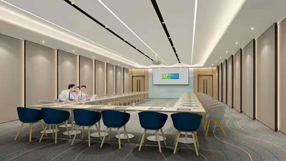 Holiday Inn Express Linyi West 62/82