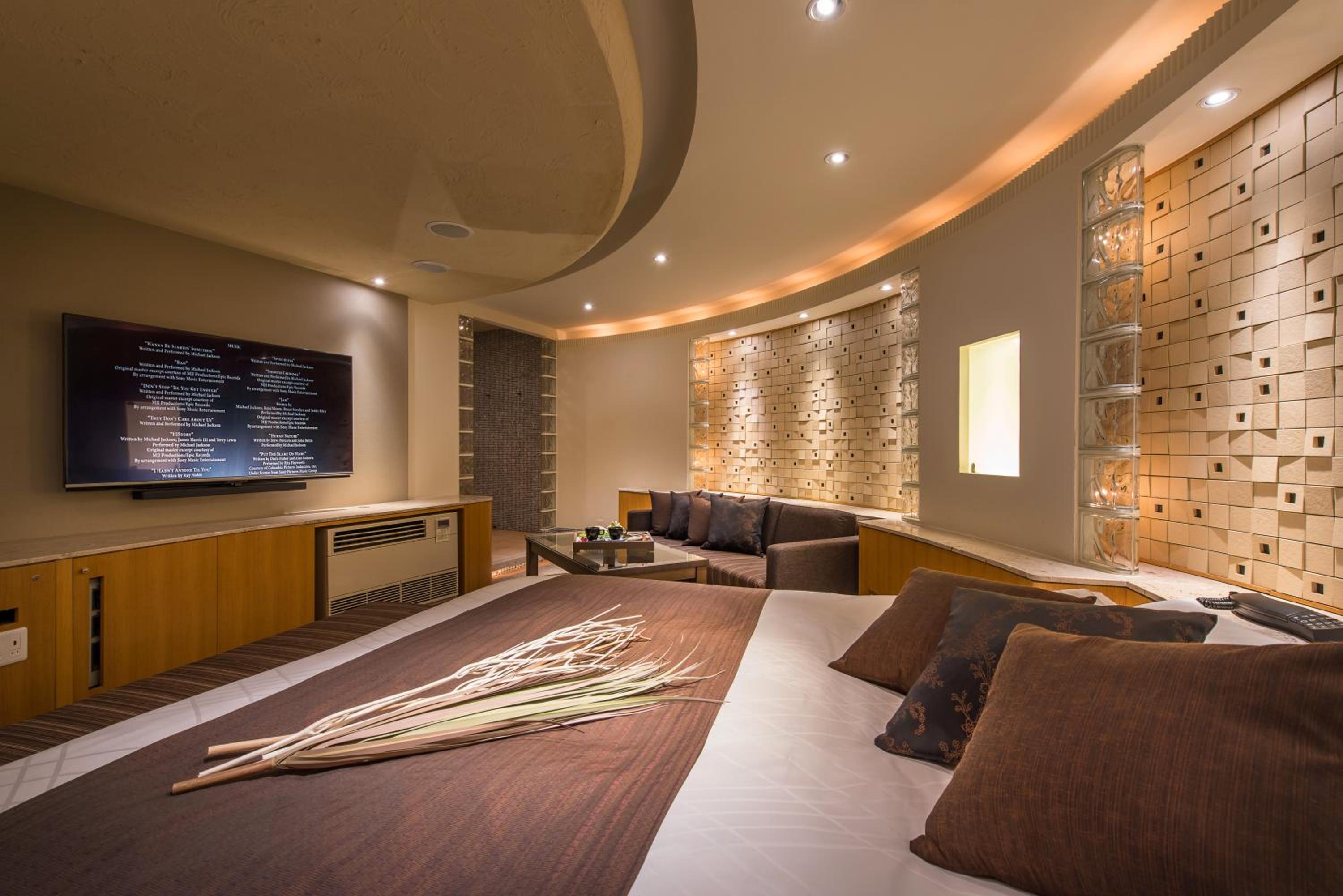 Hotel C. Chiba Shiroi 47/58
