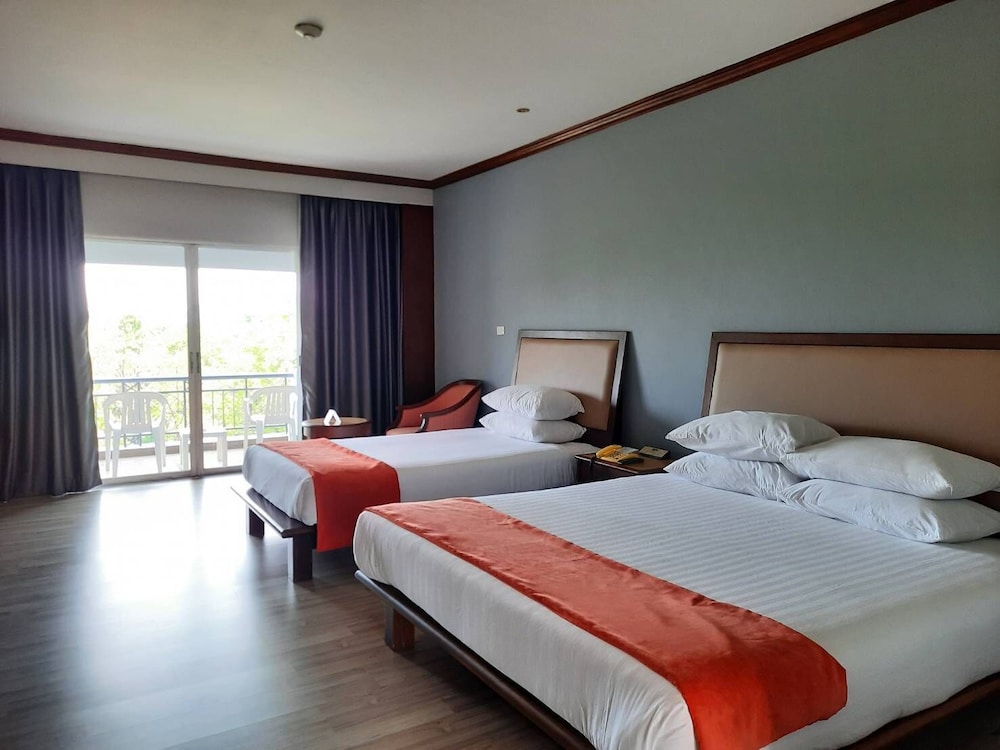 SIR JAMES RESORT SARABURI 4/50
