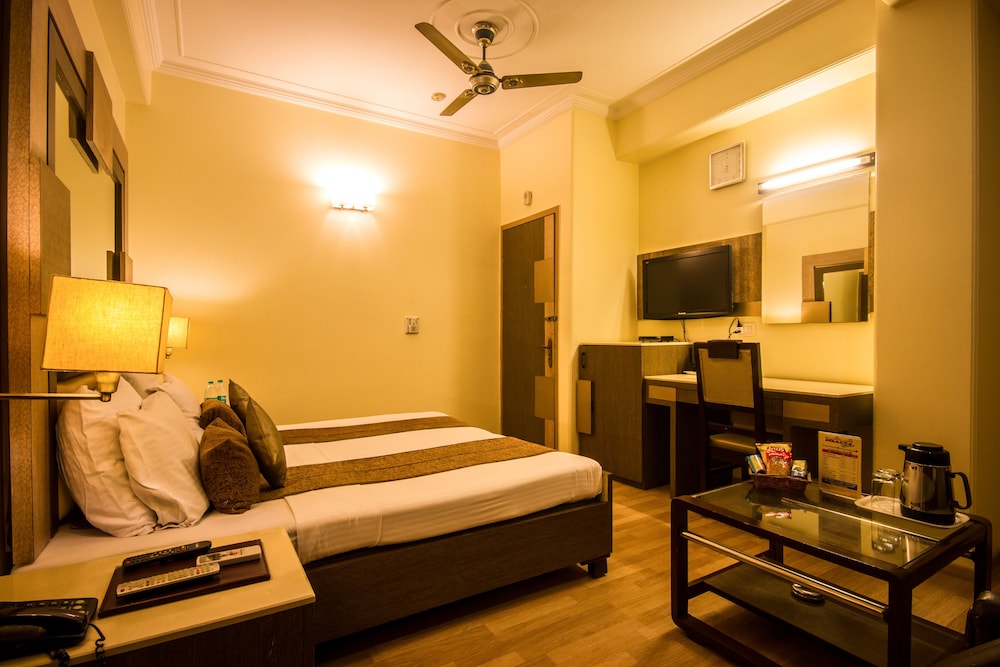 Hotel Suncourt Yatri 25/37