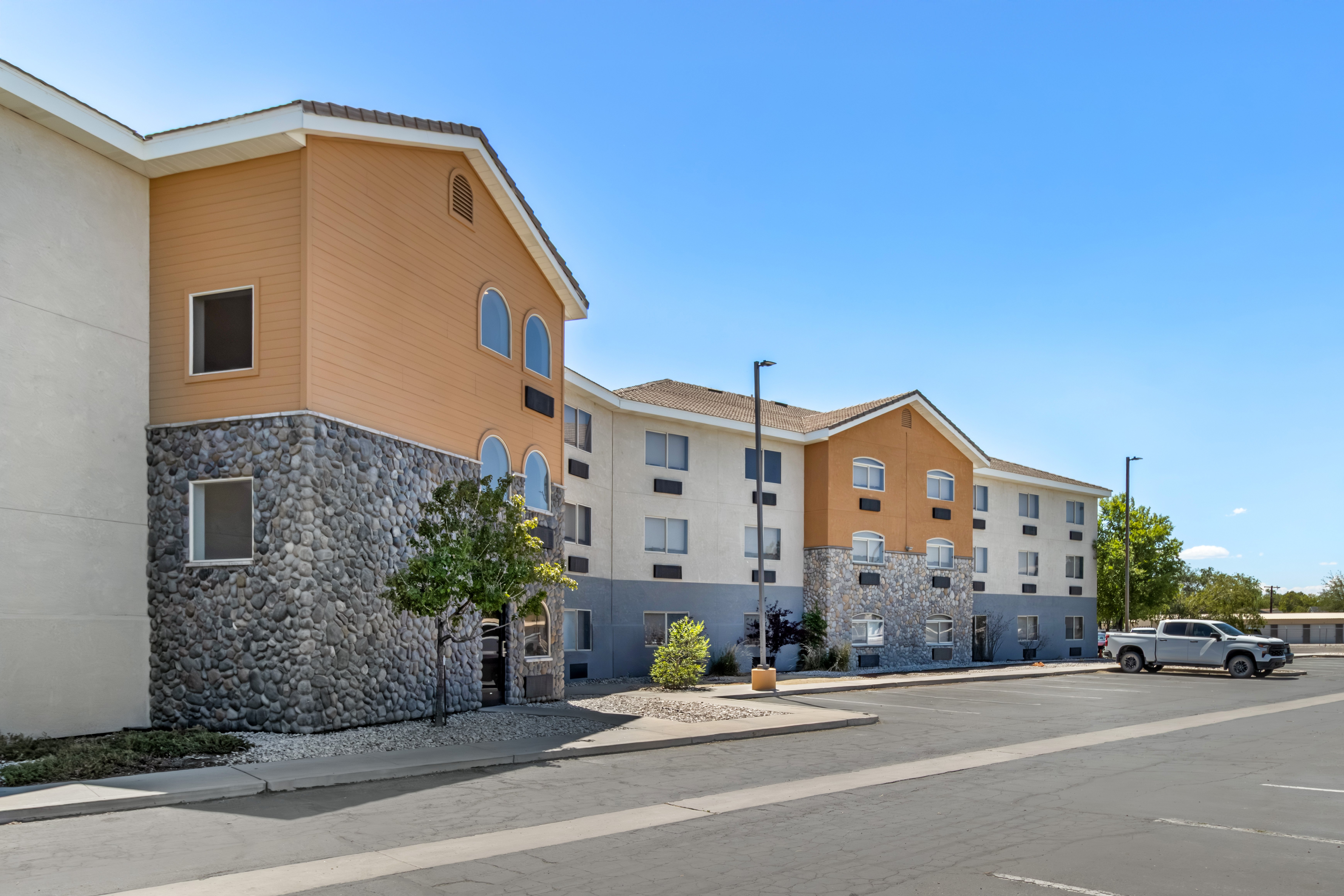 Holiday Inn Express Fallon 76/81