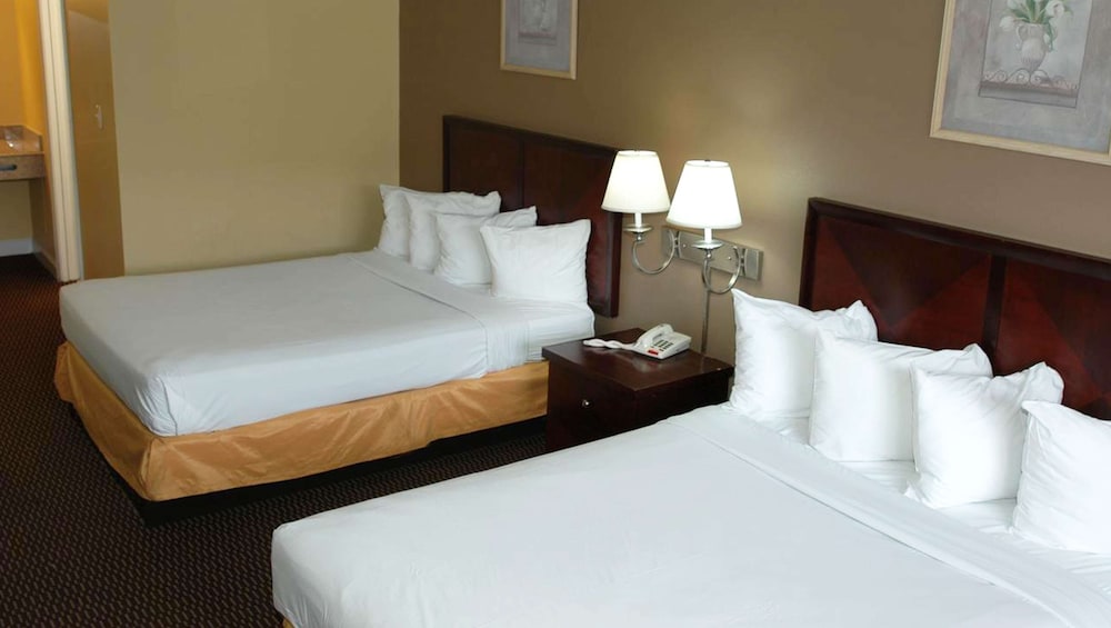 Ambassadors Inn & Suites 4/9