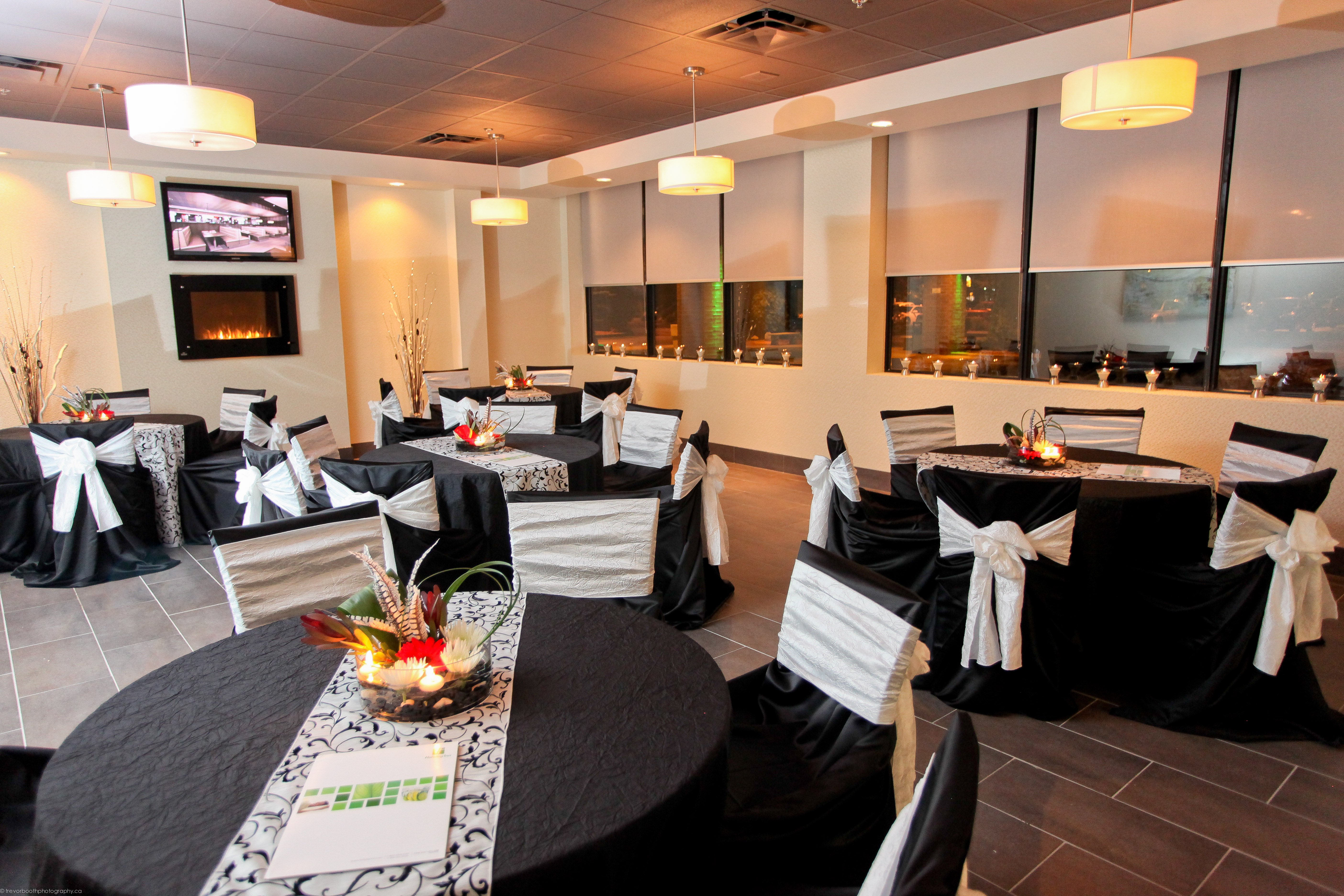 Holiday Inn Suites Windsor Ambassador Bridge 64/72