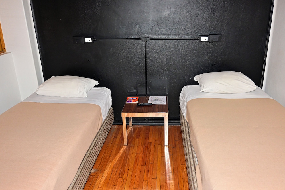PRIVATE, BASIC, TWIN BEDS, PRIVATE BATHROOM