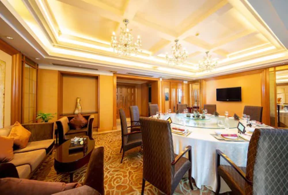 GRAND INTERNATIONAL HOTEL 36/46