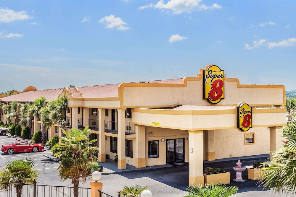 Super 8 by Wyndham Stockbridge 2/30