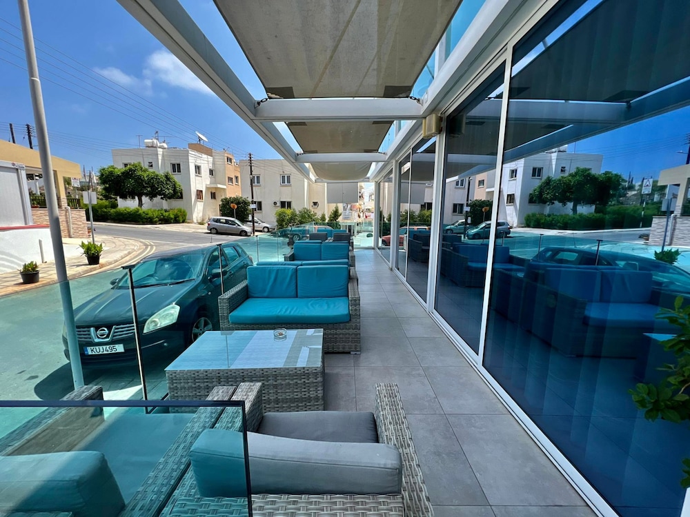 Sunny Blue Hotel 118/131