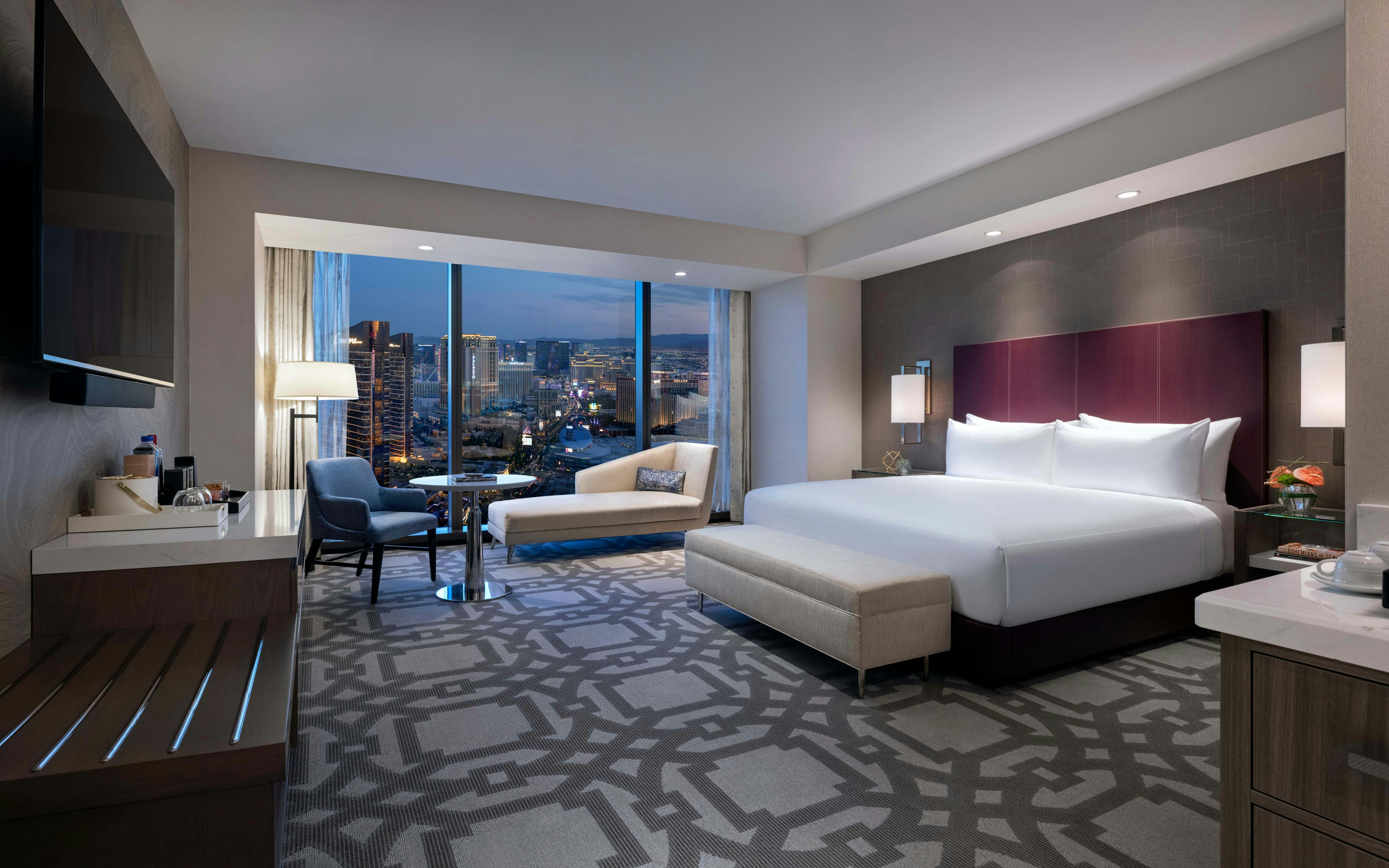 SUPERIOR, KING BED, STRIP VIEW