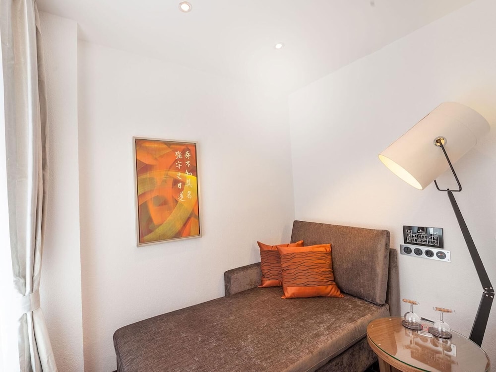 Arthaus Hotel 27/33