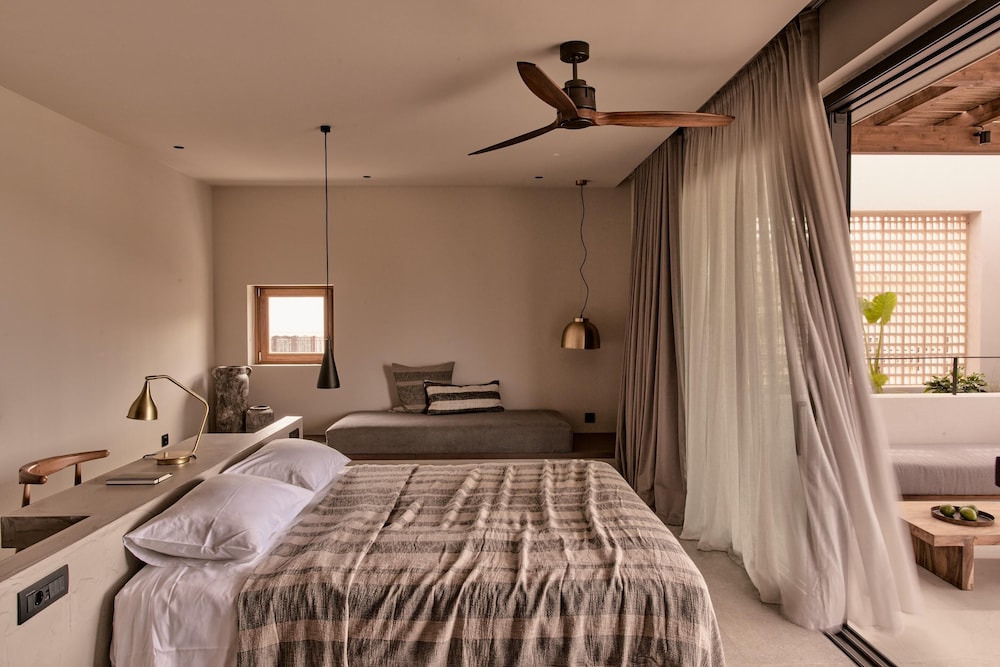 GRAND, JUNIOR SUITE