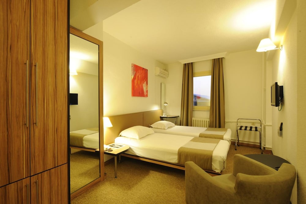 KARDES HOTEL 24/68