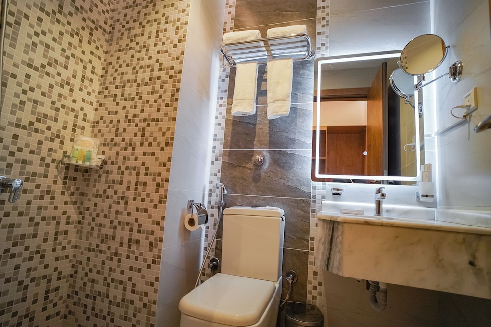 فندق إعمار ليجند(Emaar Legend Hotel) 21/23