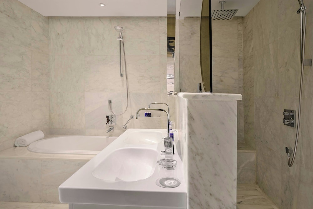 Tunis Marriott Hotel 48/50