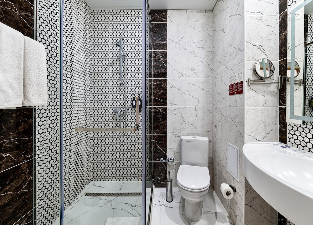 Aisha Bibi Hotel & Apartments 42/44