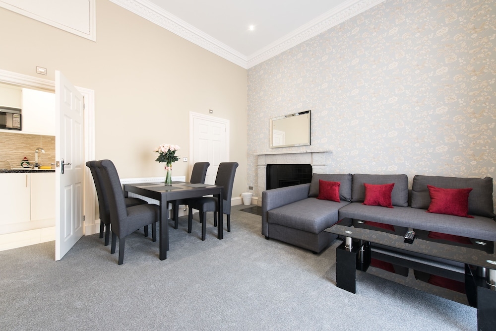 Royal Princes Suites 27/37