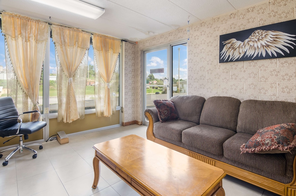 Americas Best Value Inn Wytheville 28/36