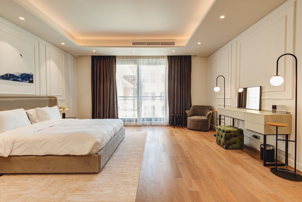 2 Bedrooms, Bonaca, Suite, King Bed, with Pool