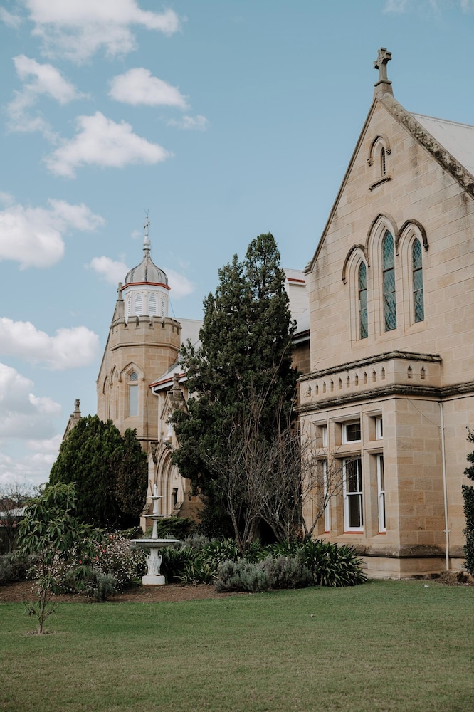 ABBEY OF THE ROSES 43/50