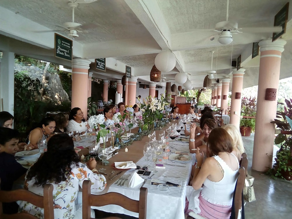 Catalina Beach Resort 30/50