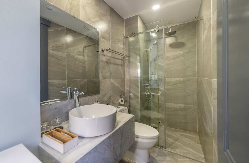 Hese Boutique Hotel & Apartment 71/73