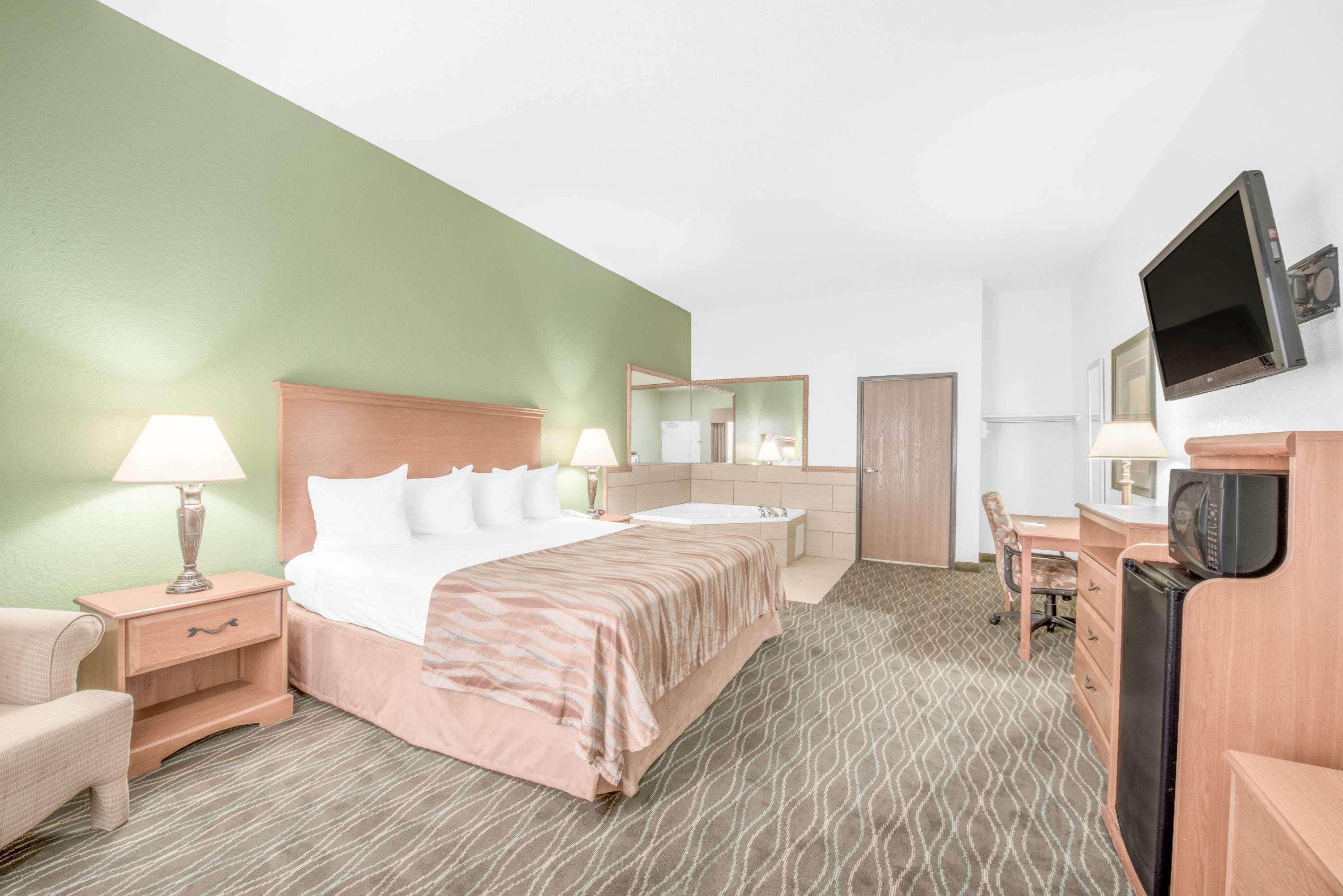 Room, King Bed, Hot Tub