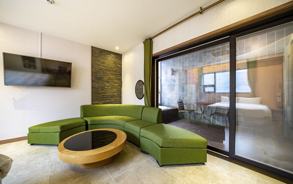 Songjeong Olla Hotel 30/50