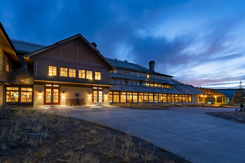 Old Faithful Snow Lodge & Cabins in YELLOWSTONE - WY