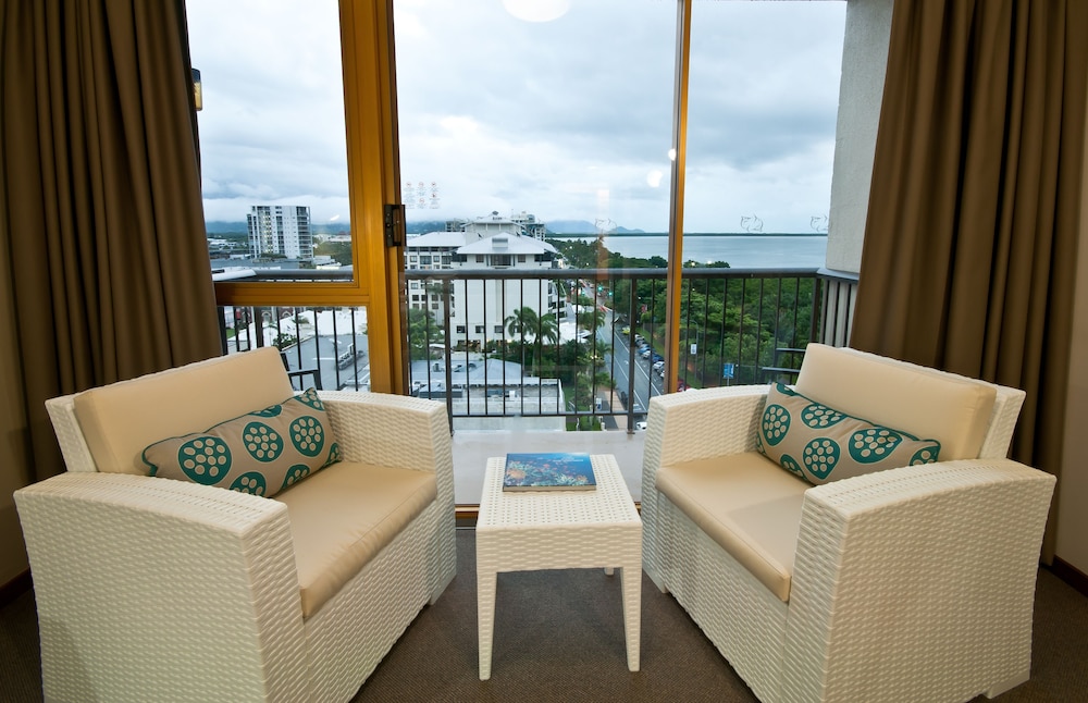 Pacific Hotel Cairns 43/72