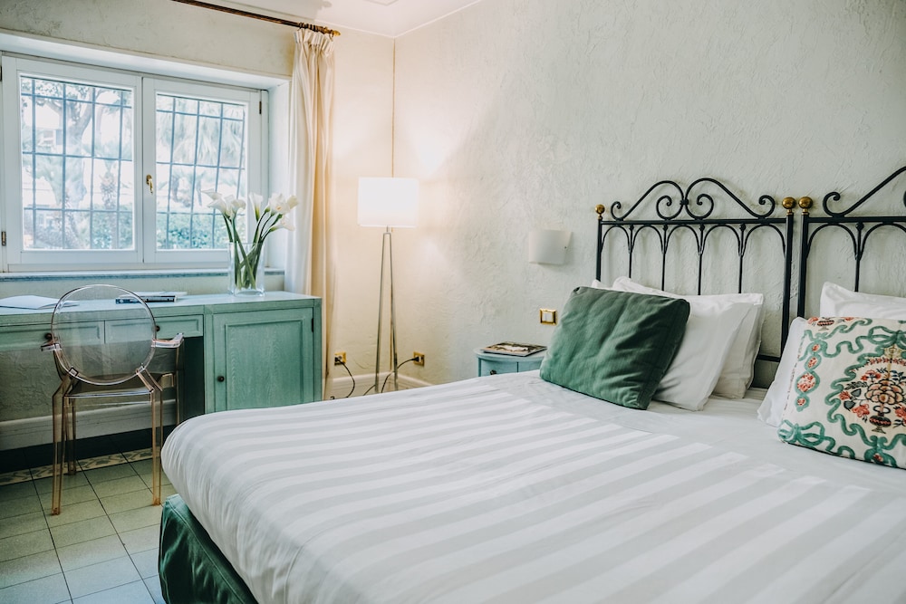 CLASSIC, DOUBLE OR TWIN BED