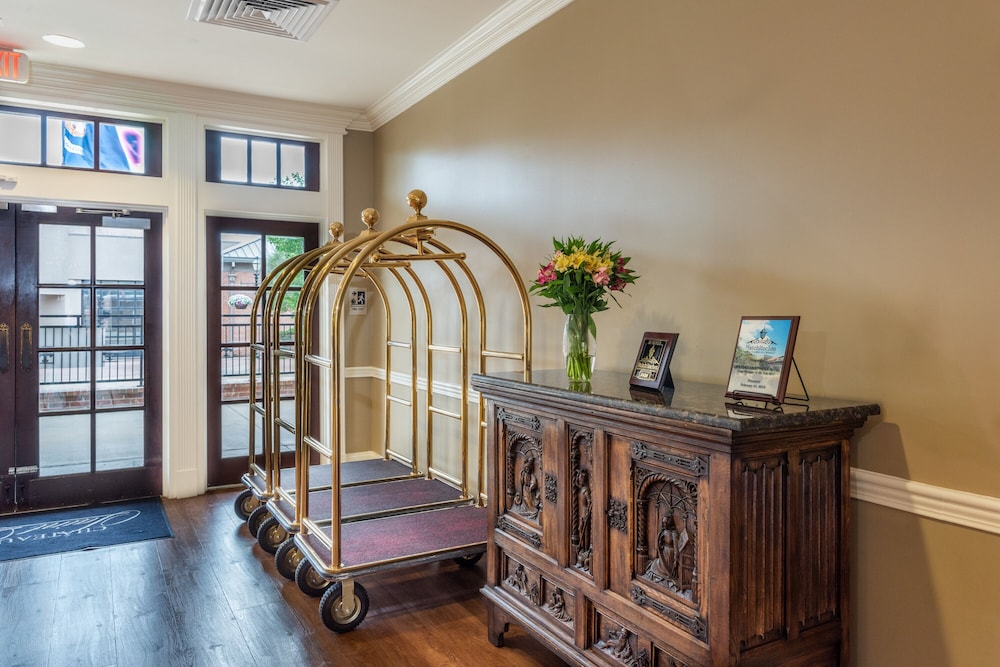 Chateau Saint Denis Hotel 9/61
