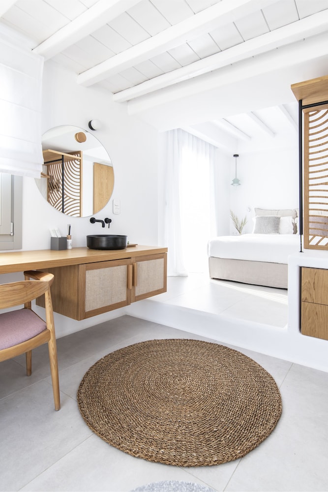 Adorno Beach Hotel and Suites 8/76
