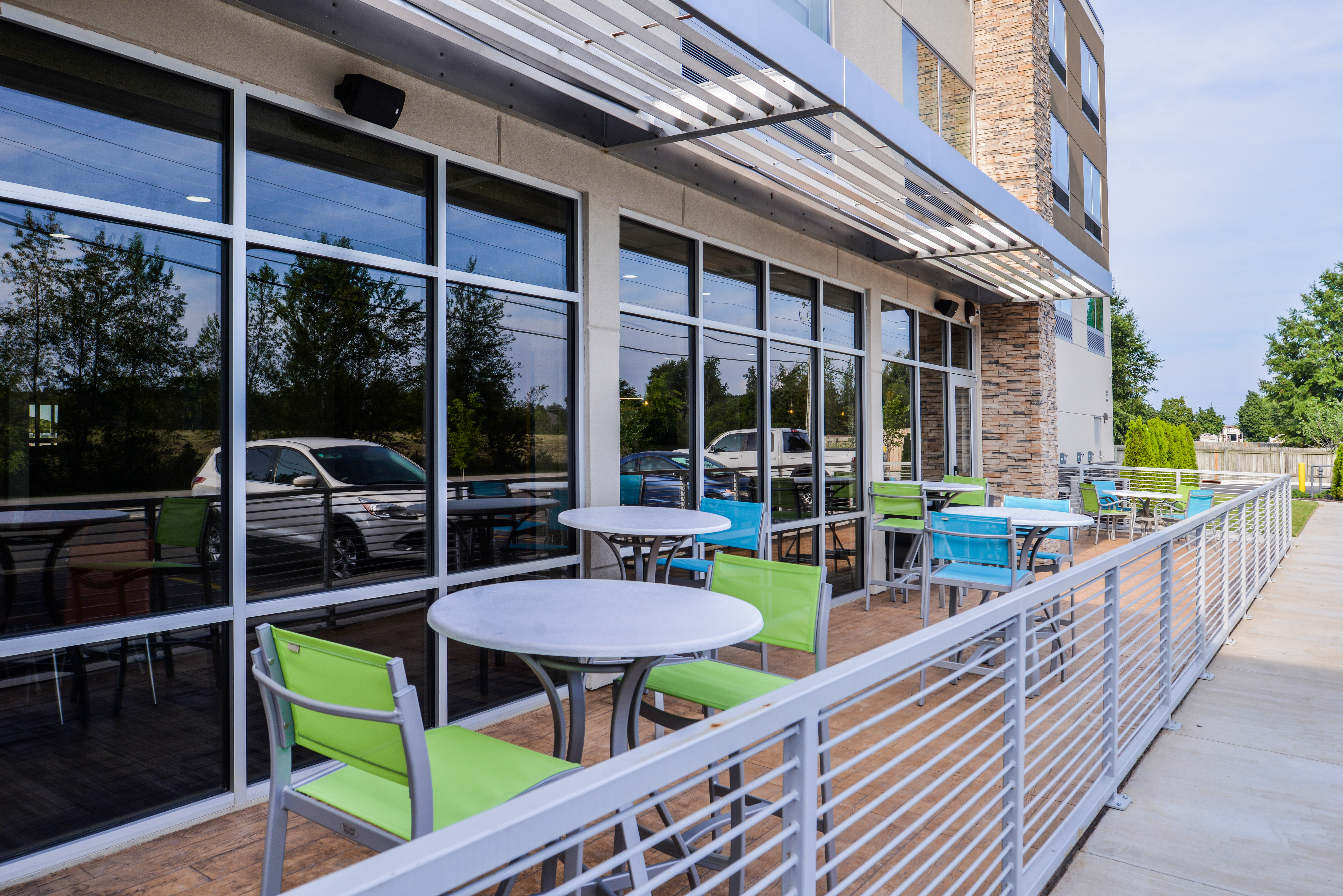 Holiday Inn Express Suites Siloam Springs 2/57