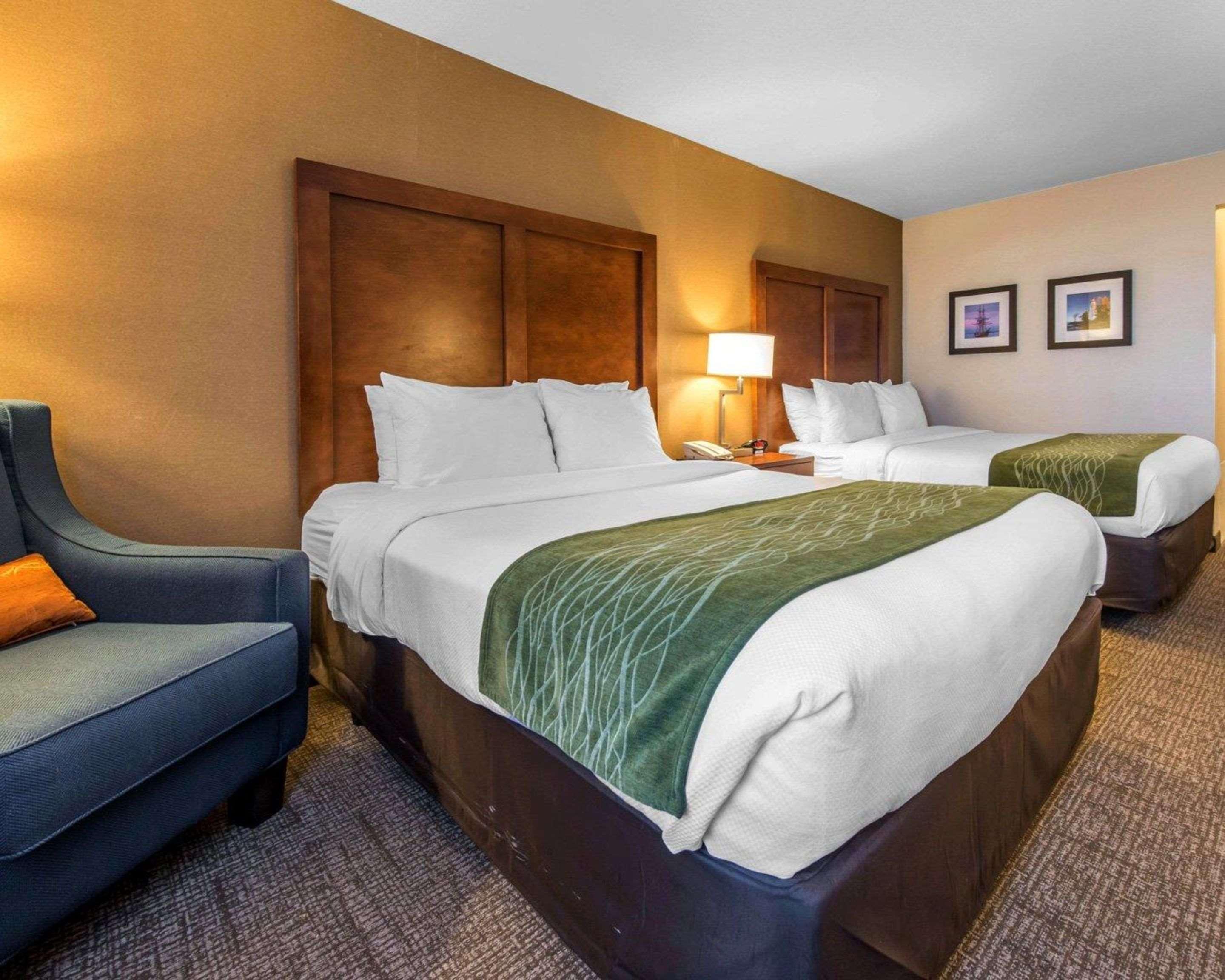 ROOM, KING AND QUEEN BED