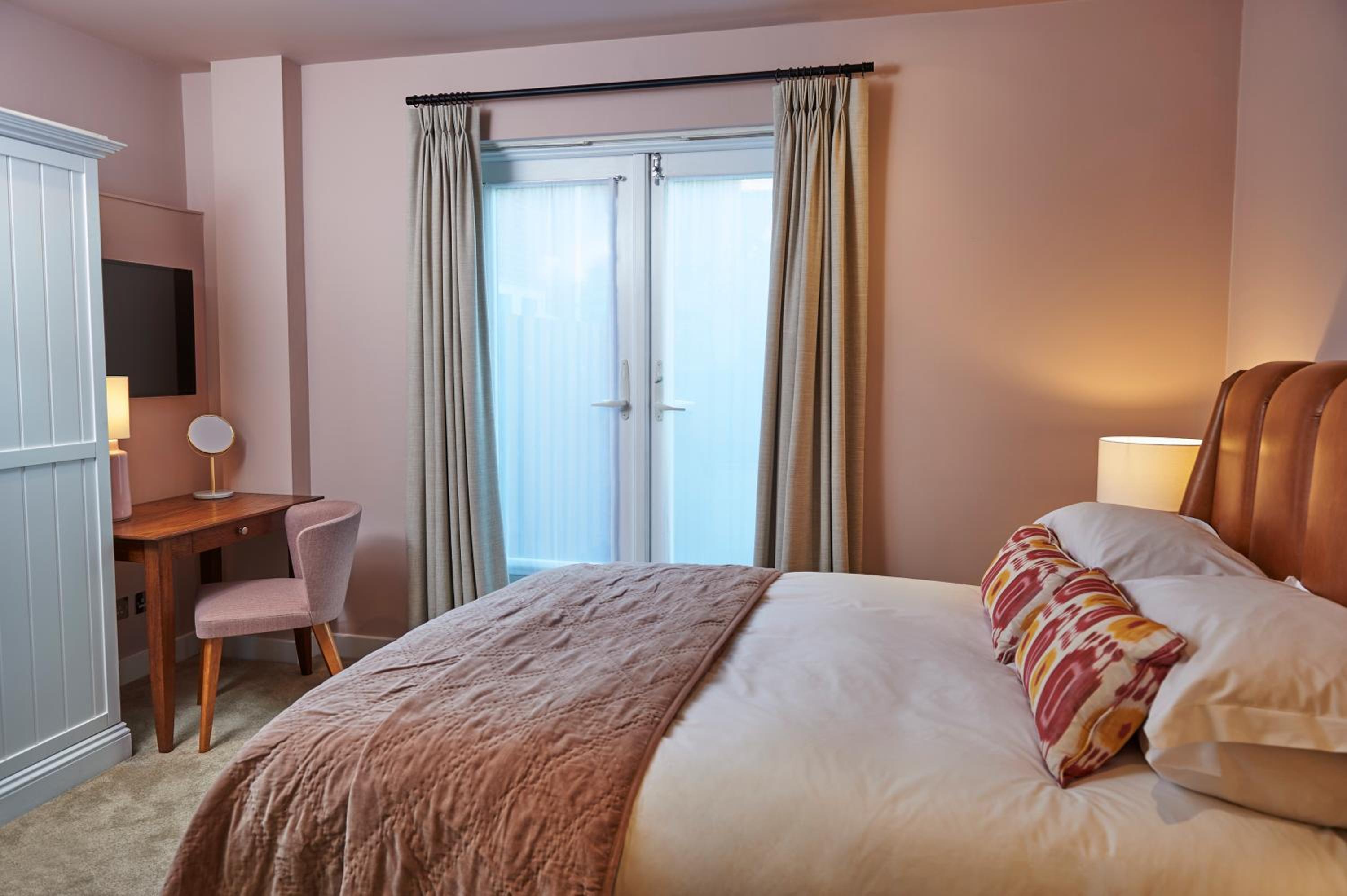 COZY, CLASSIC, DOUBLE BED