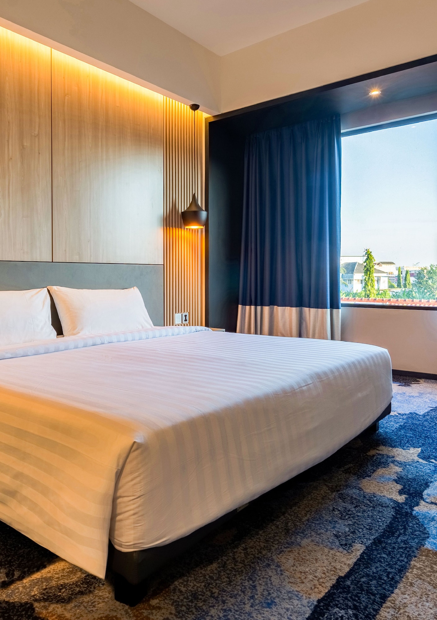 Aston, Suite, Queen Bed