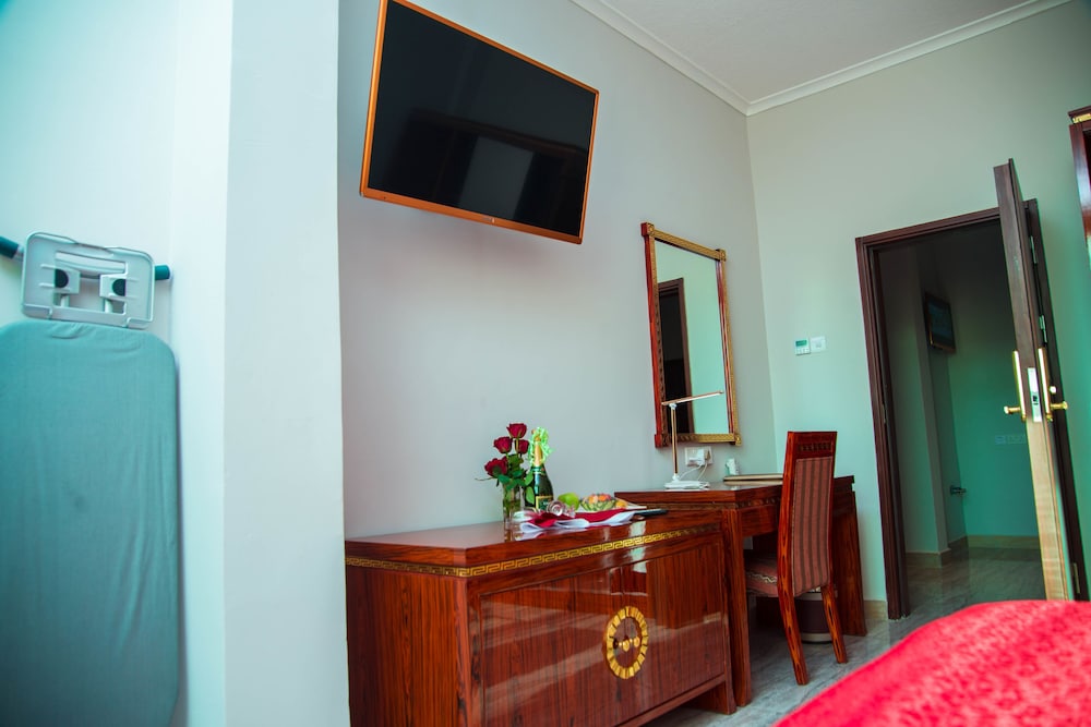 Tiffany Diamond Hotel Makunganya Street 59/66