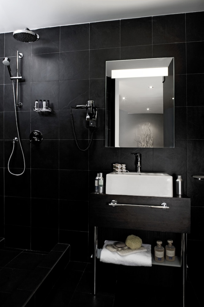 Twentyone Hotel 55/56