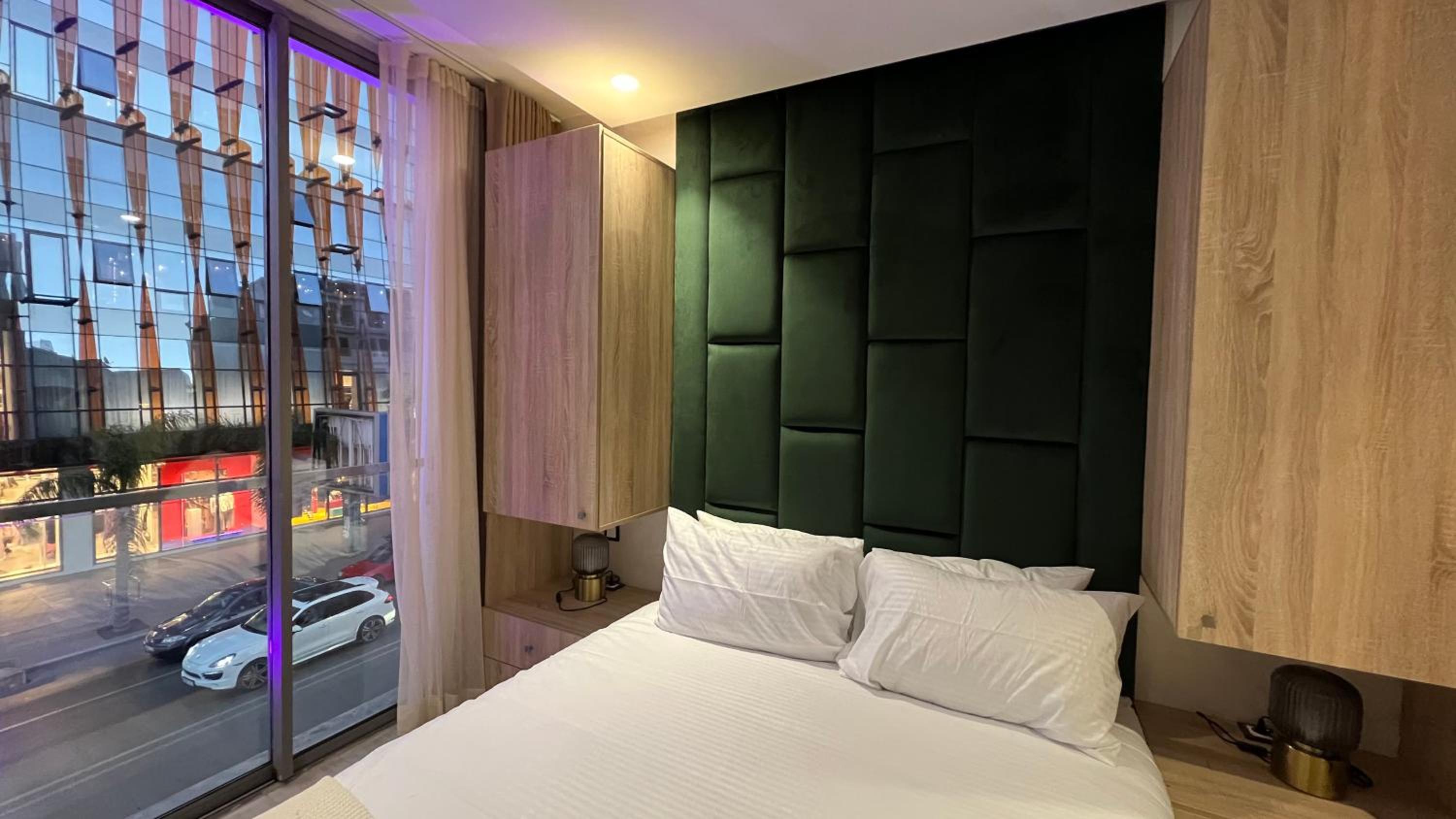 Zen Suites Hotel 33/67