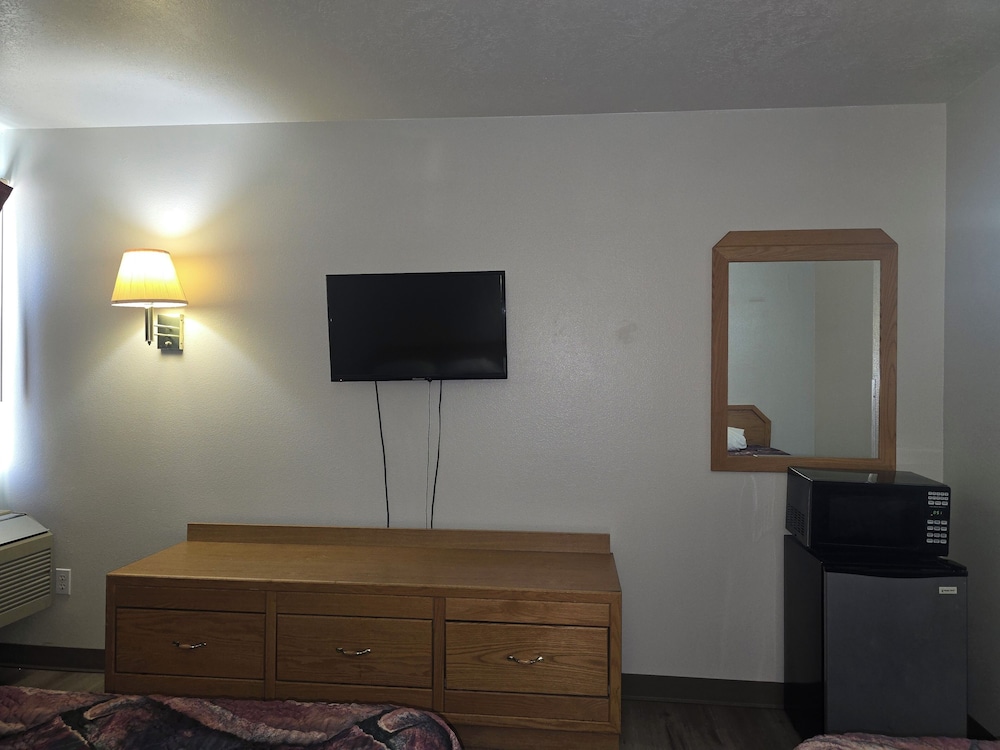 Economy Inn 7/60