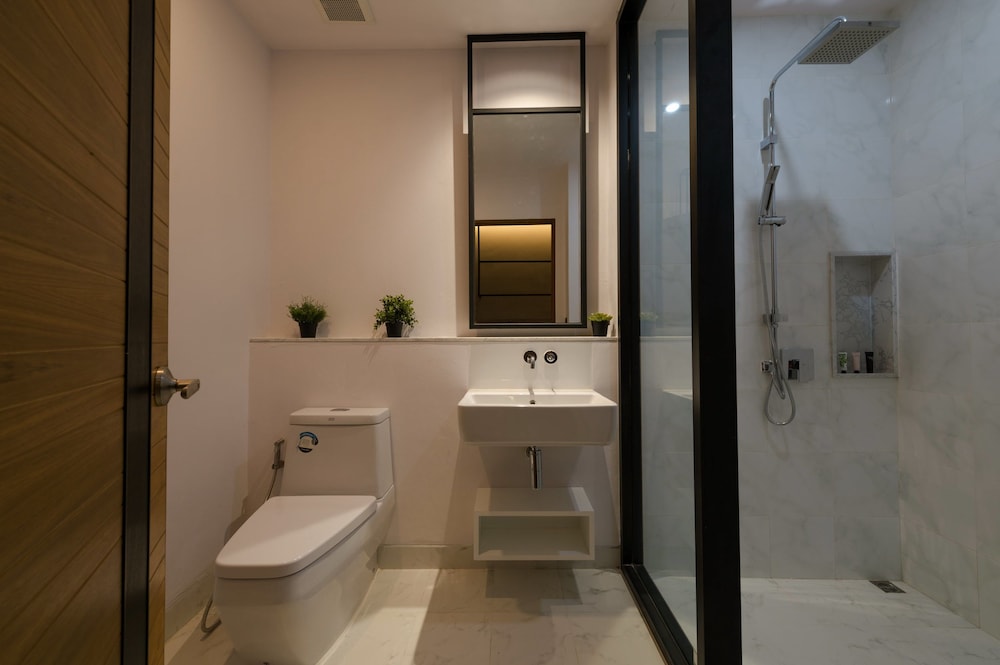 The Gallery Hotel Naiharn 48/50