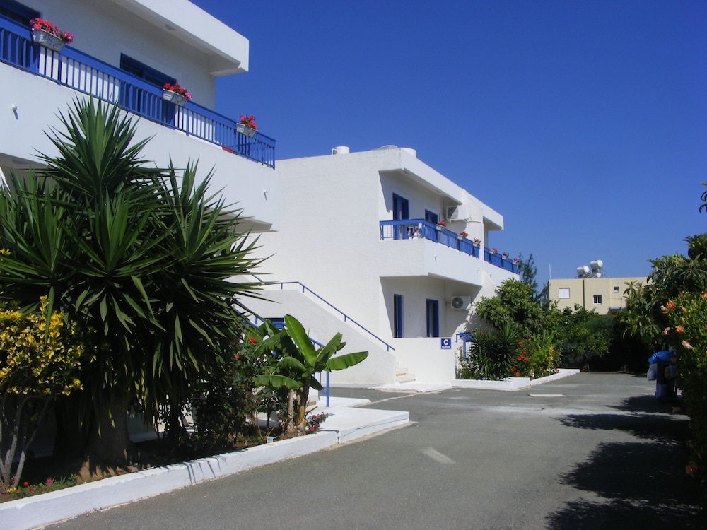 Flokkas Hotel Apartments 8/50