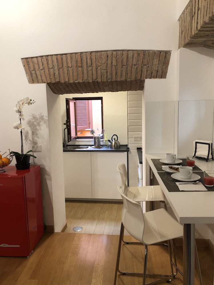 Giuturna Boutique Hotel 60/73