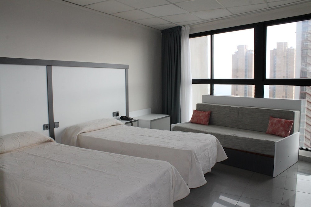 Marina Hotel 7/34