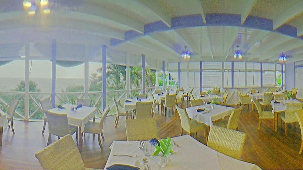 Blue Haven Hotel 42/58
