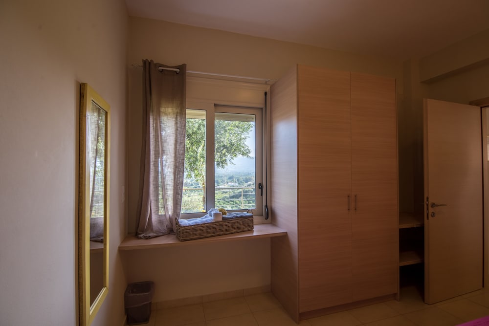Aksos suites Accessible Accommodation 18/44