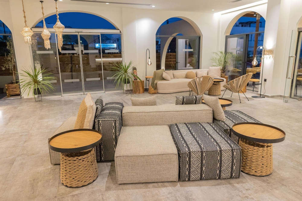 Cabana Blu Hotel and Suites 63/89
