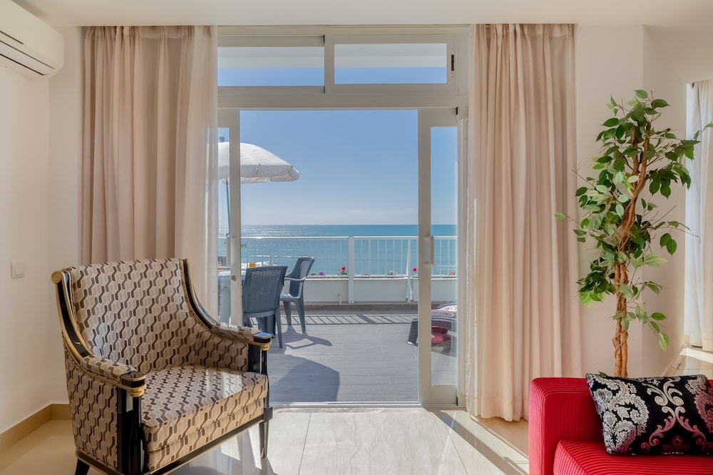 Monicca Collection Suites and Residences 49/74