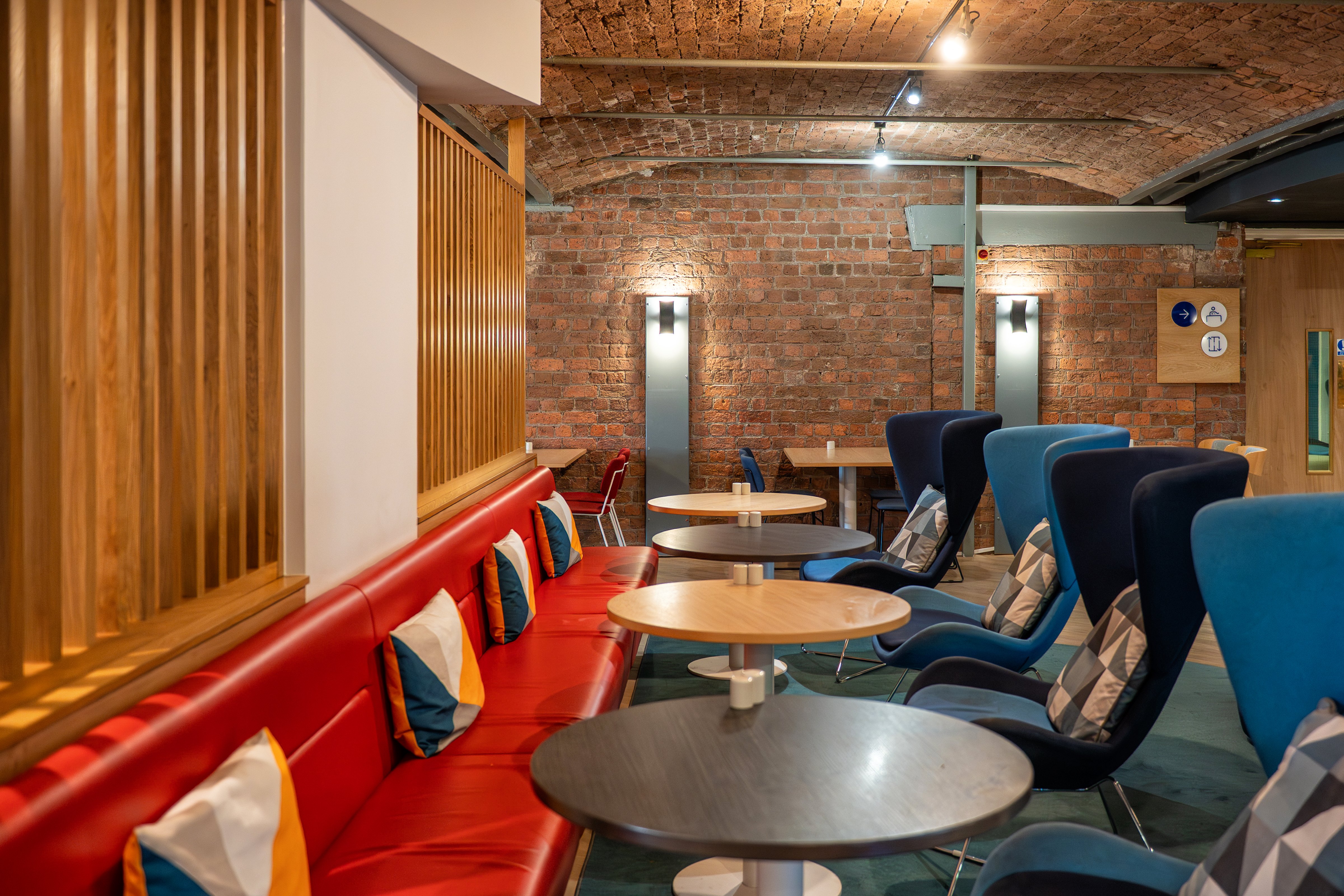 Holiday Inn Express Liverpool Royal Albert Dock 49/76